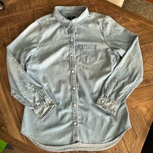GAP Women’s Soft Blue Denim Button-Up Shirt- Medium